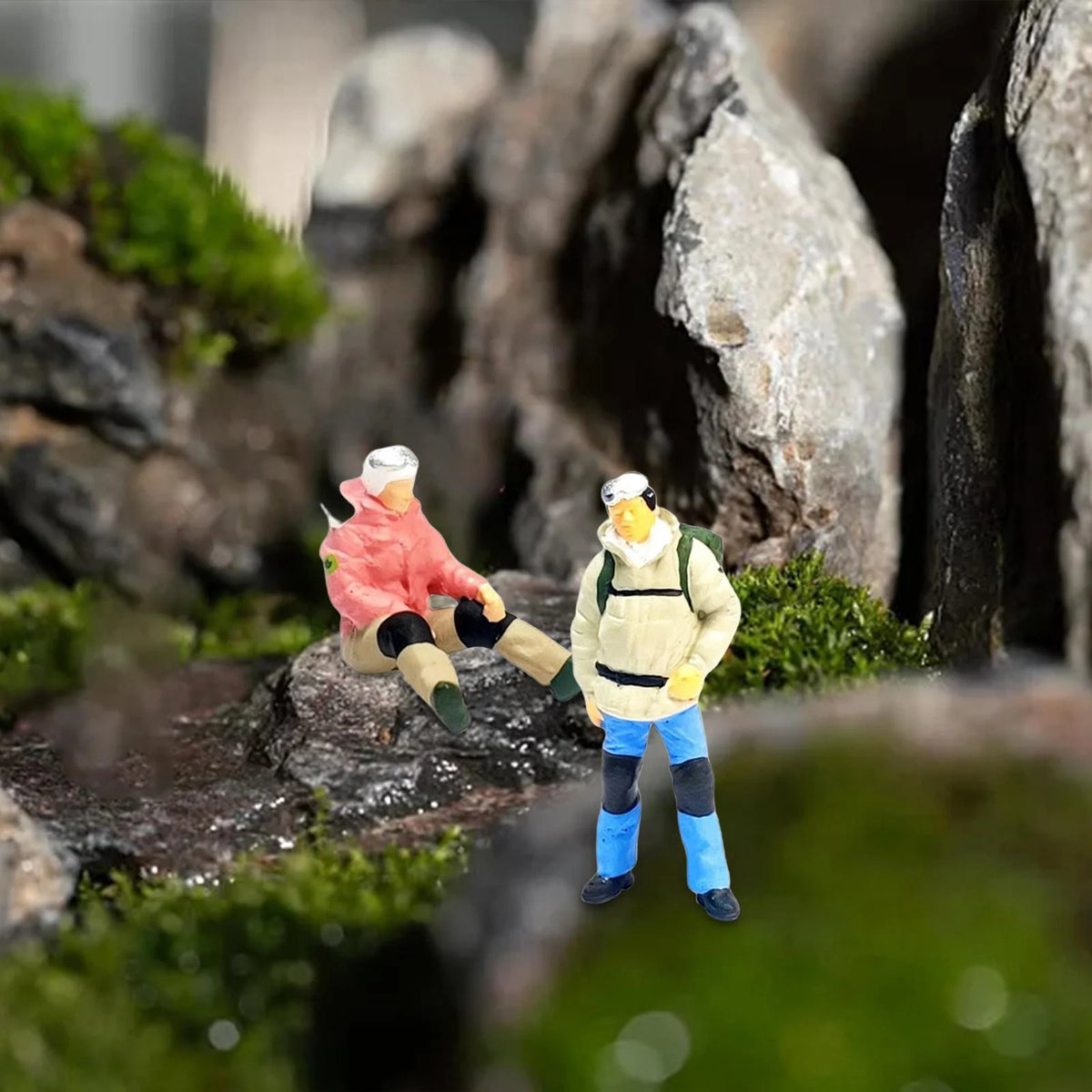 2x Painted Miniature People Toys for Dollhouse P344