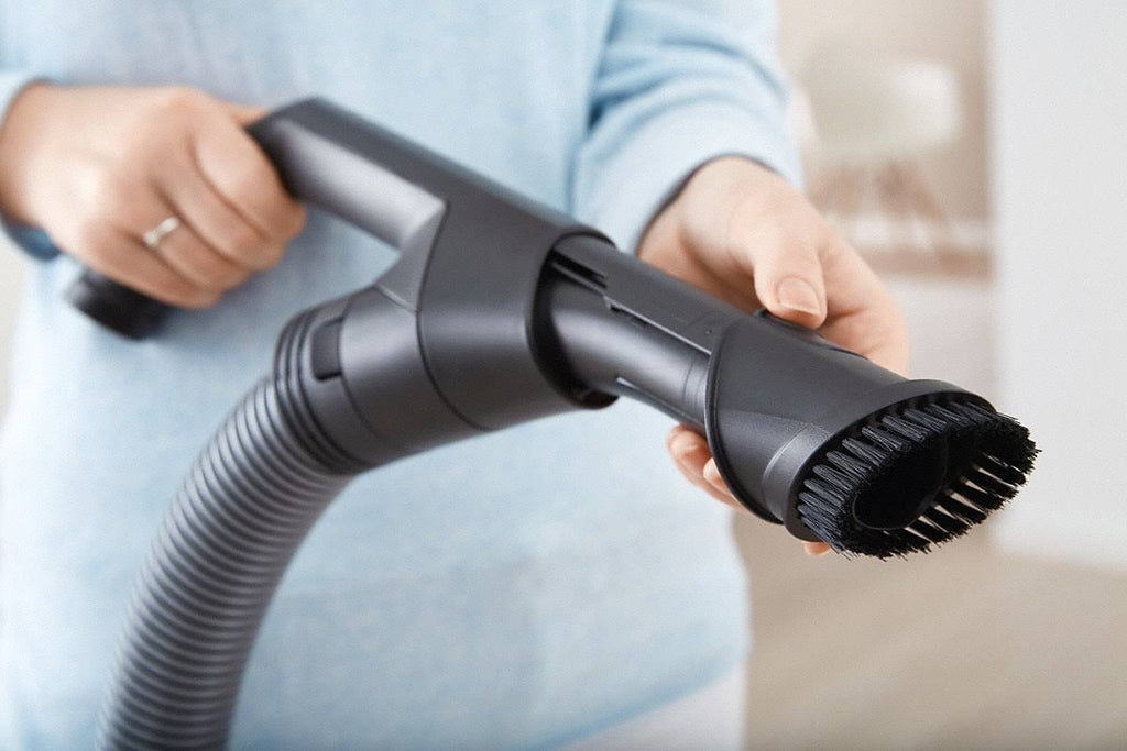 Bagless Canister Vacuum V145