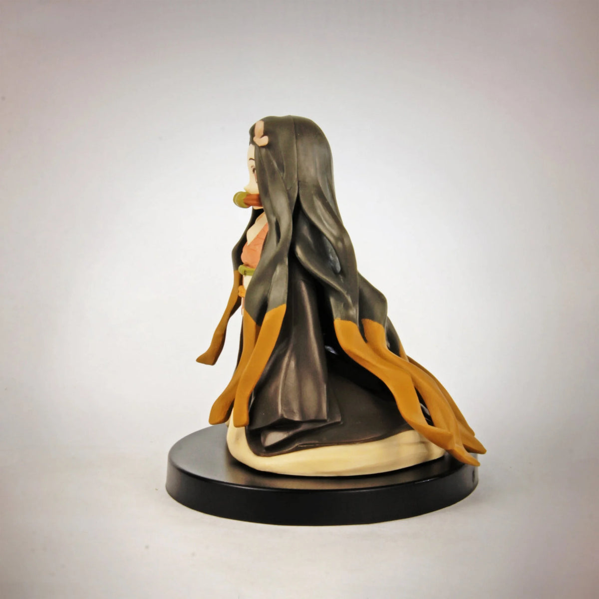 4 in Collectible Figure E4190
